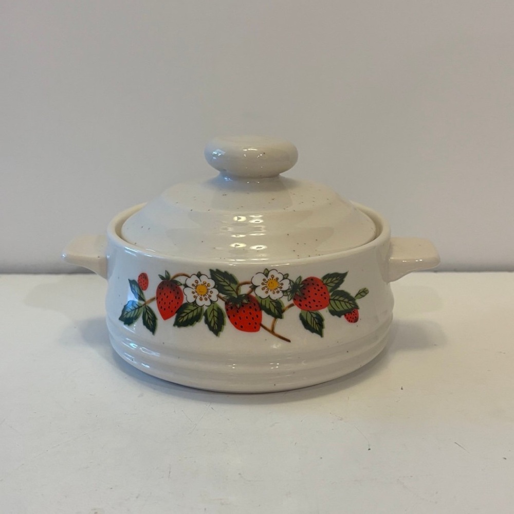 Sheffield Strawberries ‘n Cream Individual Covered Casserole Stoneware 12oz